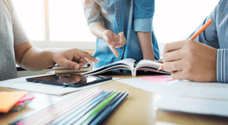 Quais as estratégias de marketing que não podem faltar para o setor educacional